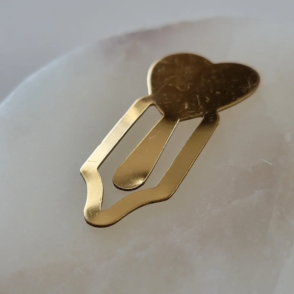 N/A heart bookmark